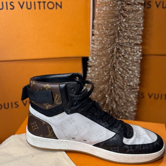 Louis Vuitton Monogram Eclipse High-Top Sneakers-Authentic - Picture 6 of 7